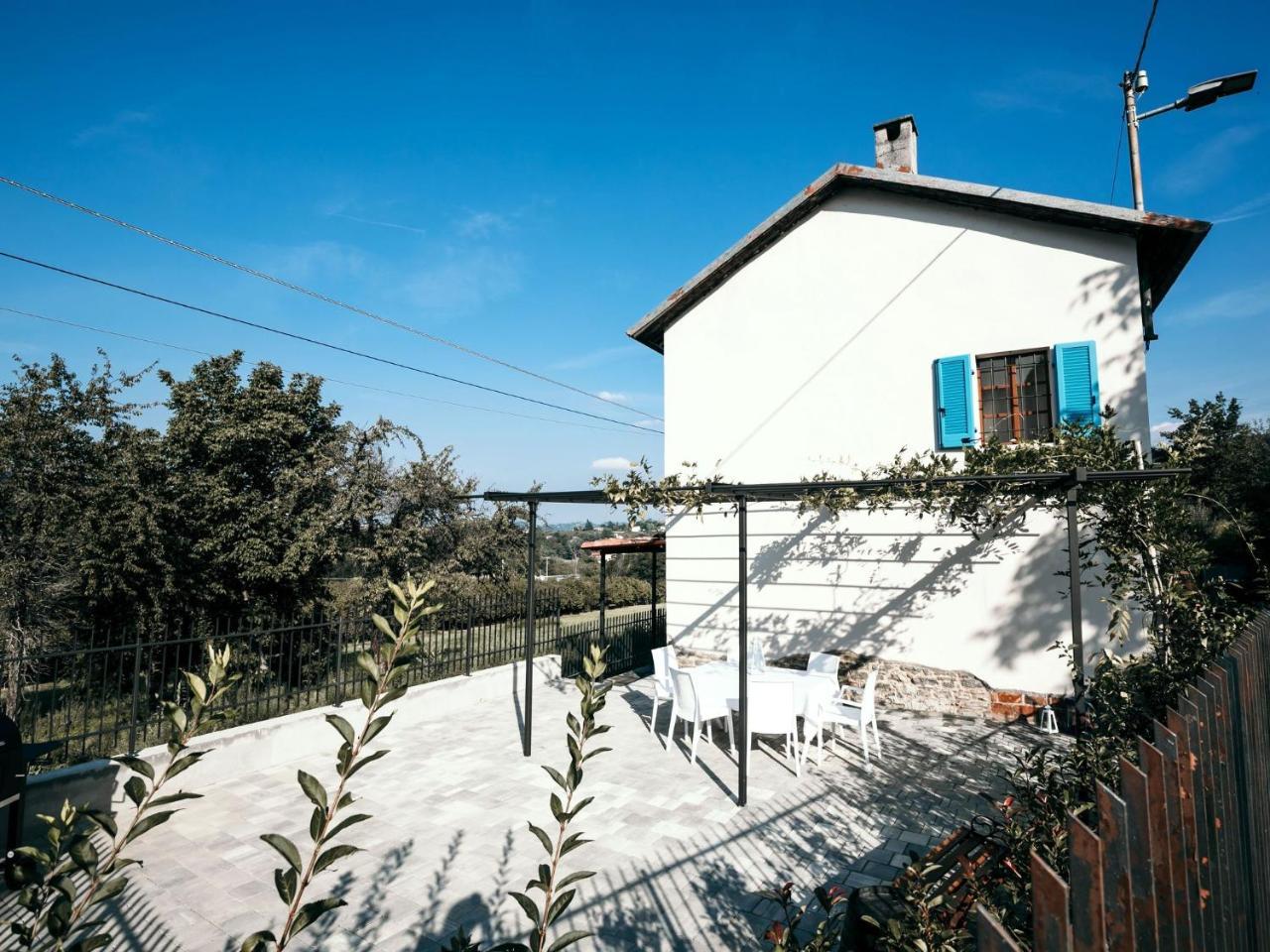 سانتو ستيفانو بيلبو Superb Holiday Home In Piedmont Italy With Fireplace المظهر الخارجي الصورة