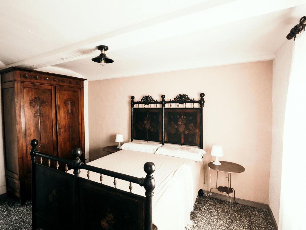 سانتو ستيفانو بيلبو Superb Holiday Home In Piedmont Italy With Fireplace المظهر الخارجي الصورة